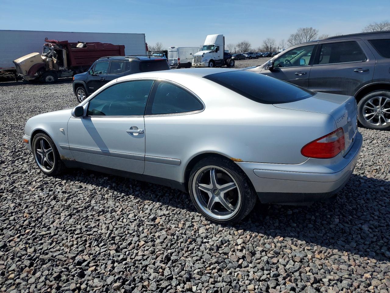 1999 Mercedes Clk-class VIN WDBLJ65G4XF112244 photo 2