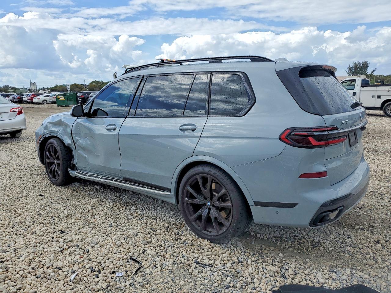 2025 BMW X7 VIN 5UX23EM0XS9Y68348 photo 2