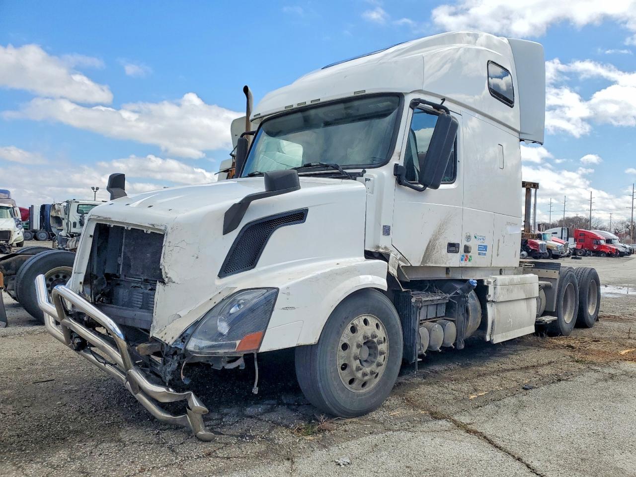 2011 VOLVO Vn VIN 4V4NC9EH3BN534832 photo 2