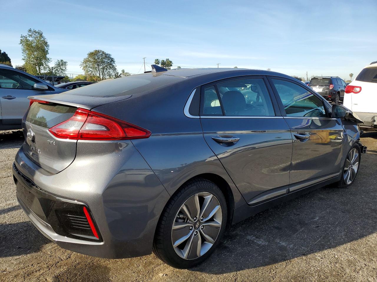 2018 Hyundai Ioniq VIN KMHC85LC1JU083128 photo 3