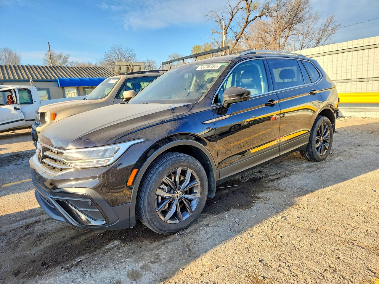 2022 Volkswagen Tiguan VIN 3VV2B7AX8NM089233 photo 1