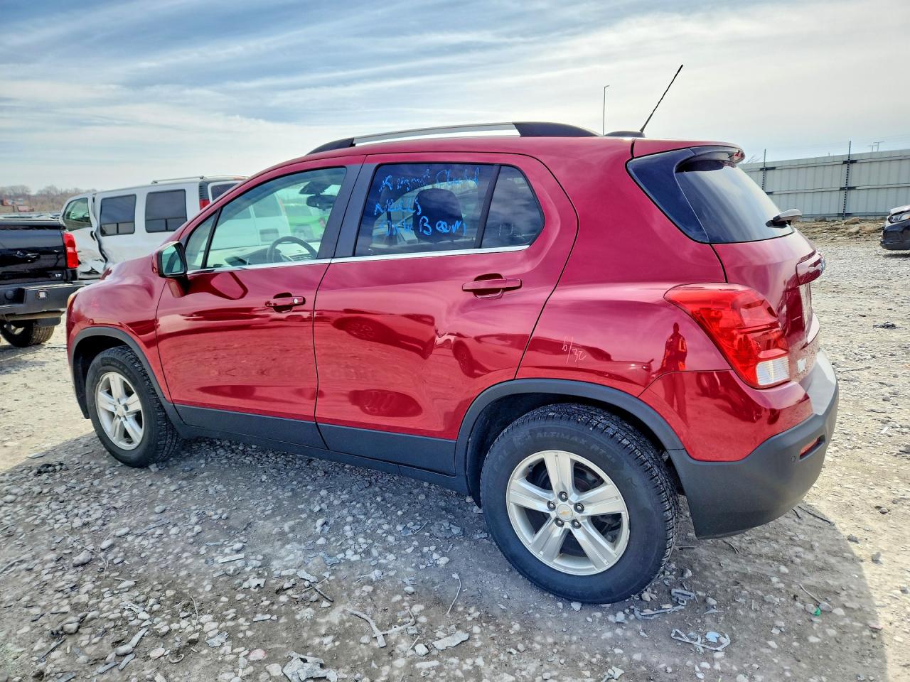 2015 Chevrolet Trax VIN KL7CJRSB1FB061638 photo 2