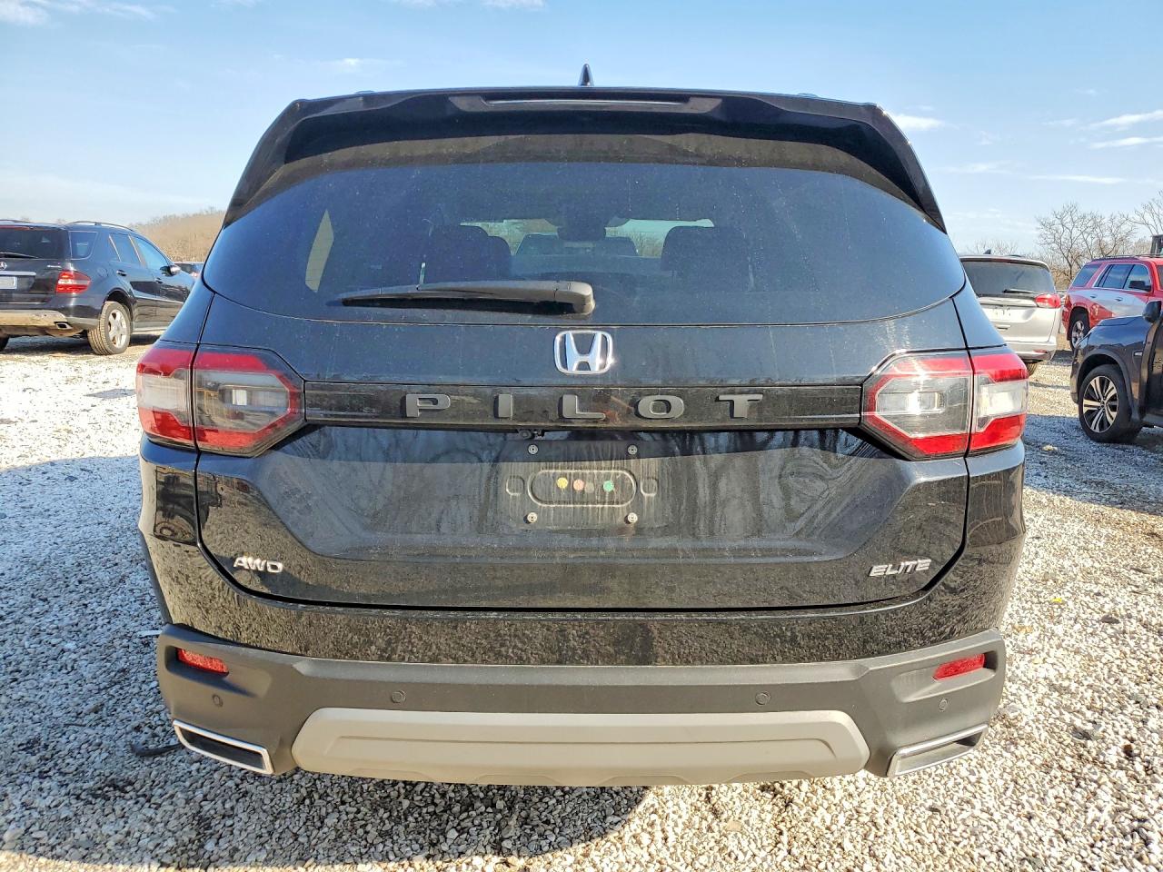 2023 Honda Pilot VIN 5FNYG1H89PB018104 photo 6