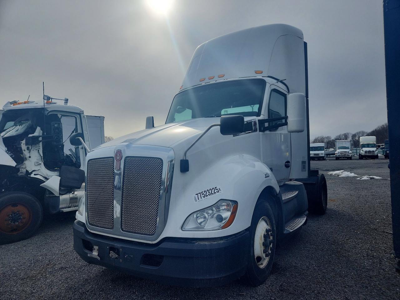 2020 KENWORTH All models VIN 1XKYA48XXLJ393159 photo 2