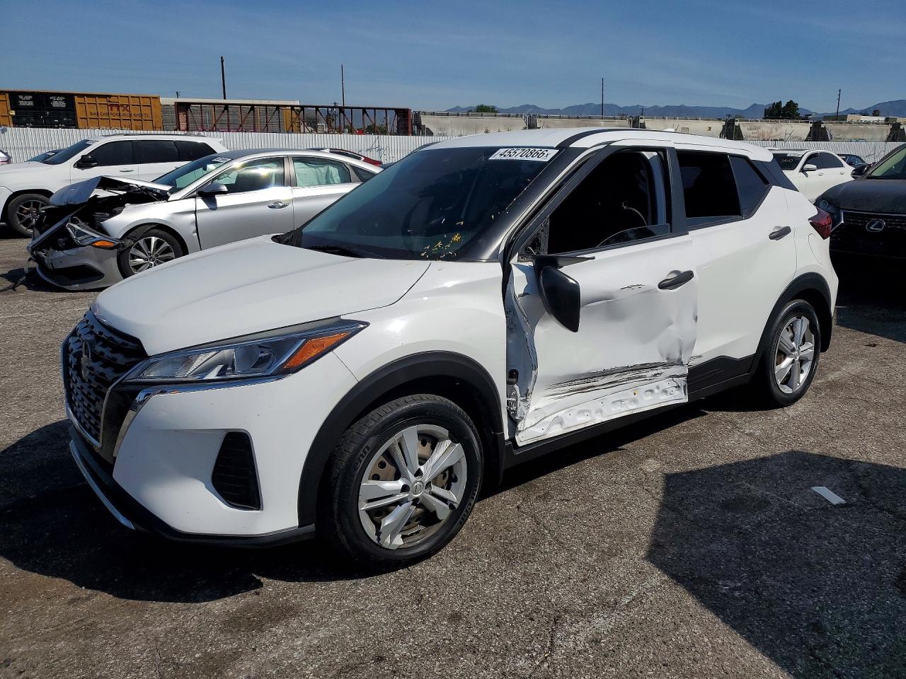 2022 Nissan Kicks VIN 3N1CP5BV0NL486000 photo 1