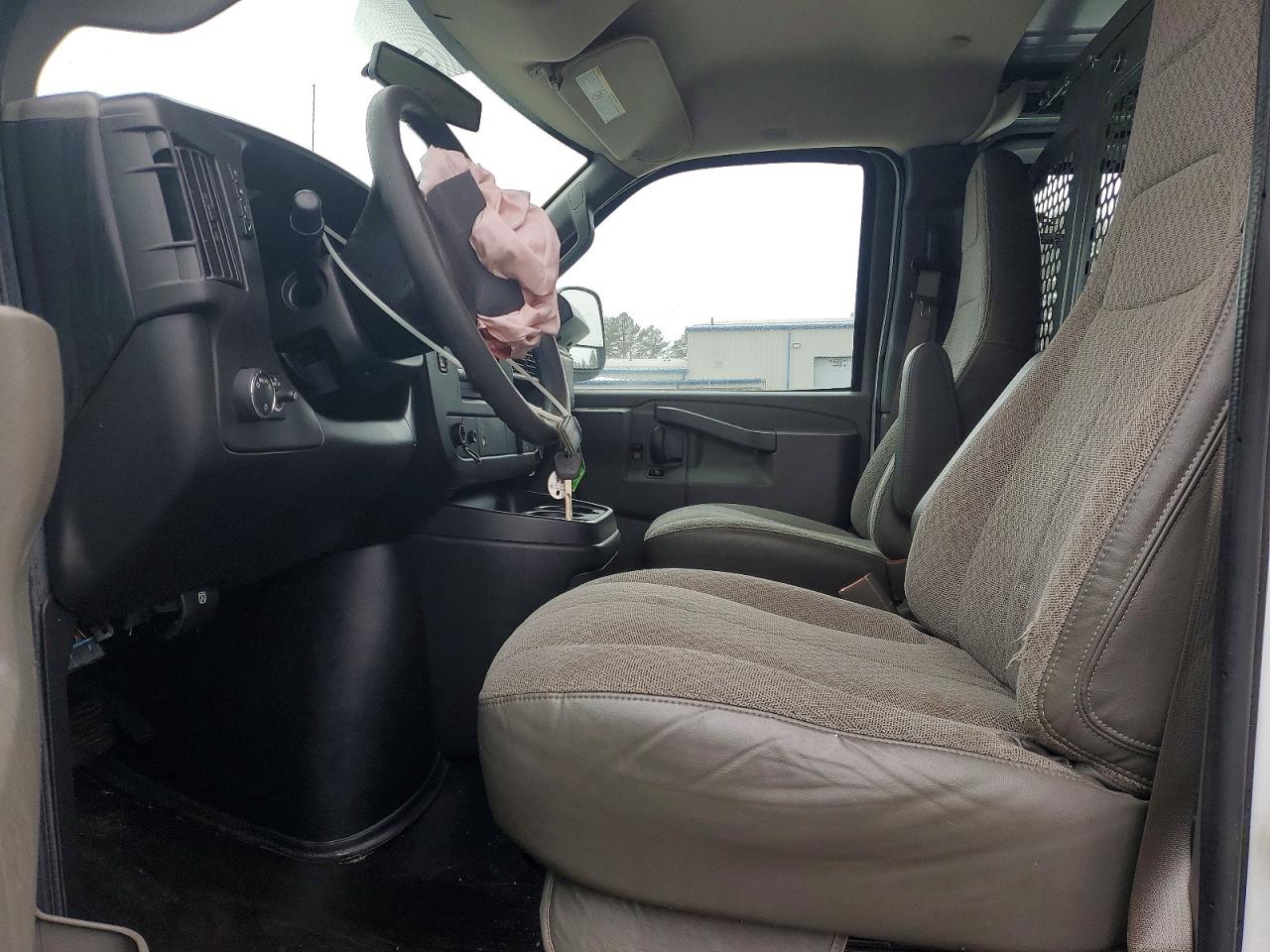 2017 GMC Savana VIN 1GTW7AFF9H1912347 photo 7