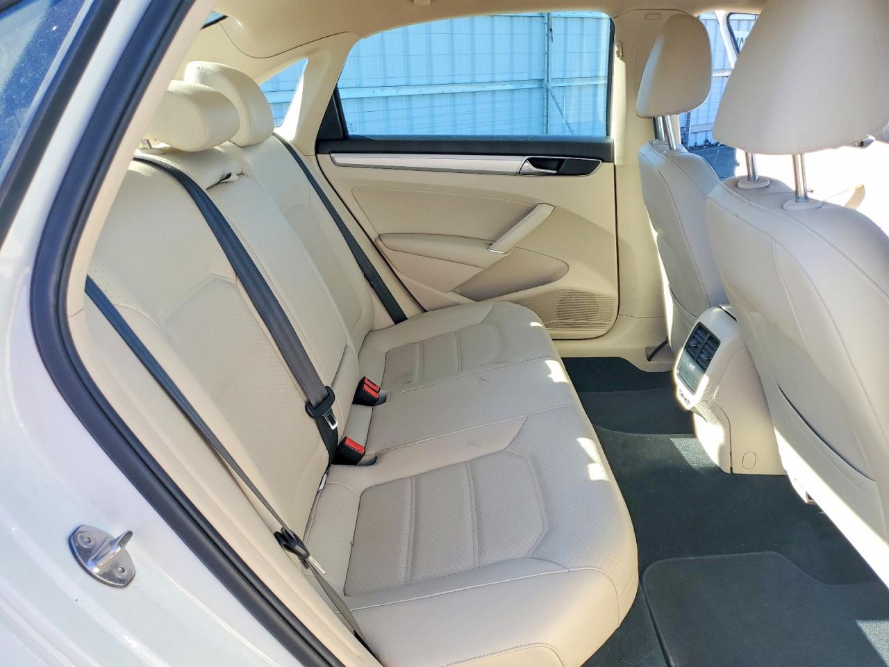 2019 VOLKSWAGEN Passat VIN 1VWLA7A34KC010069 photo 10