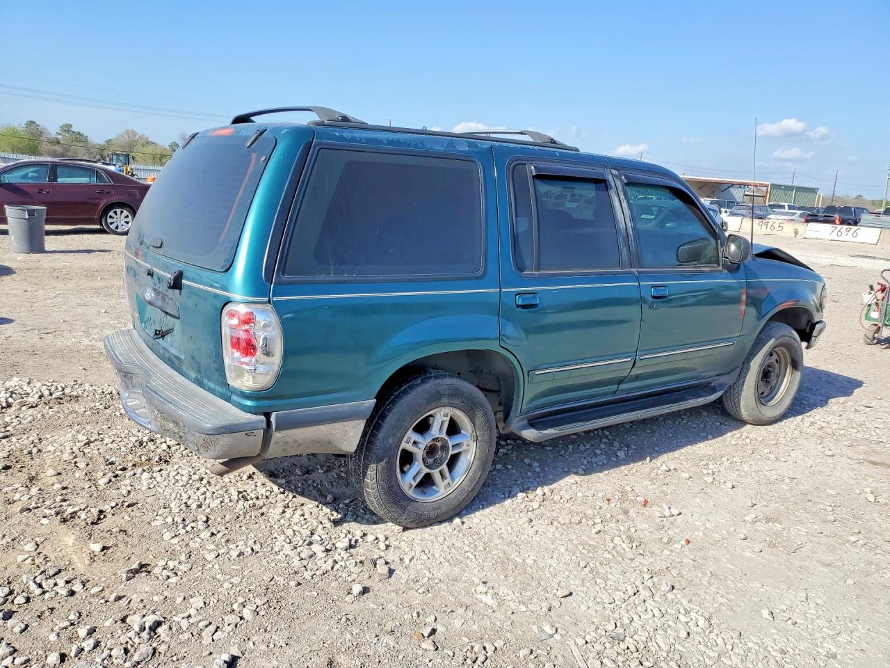 1998 Ford Explorer VIN 1FMZU32X7WZC14586 photo 3