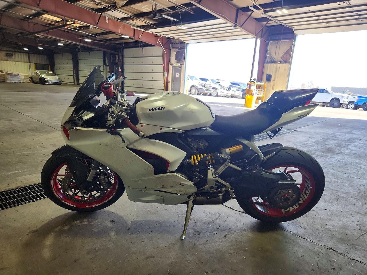 2021 Ducati Panigale VIN ZDMHAATW1MB002988 photo 3