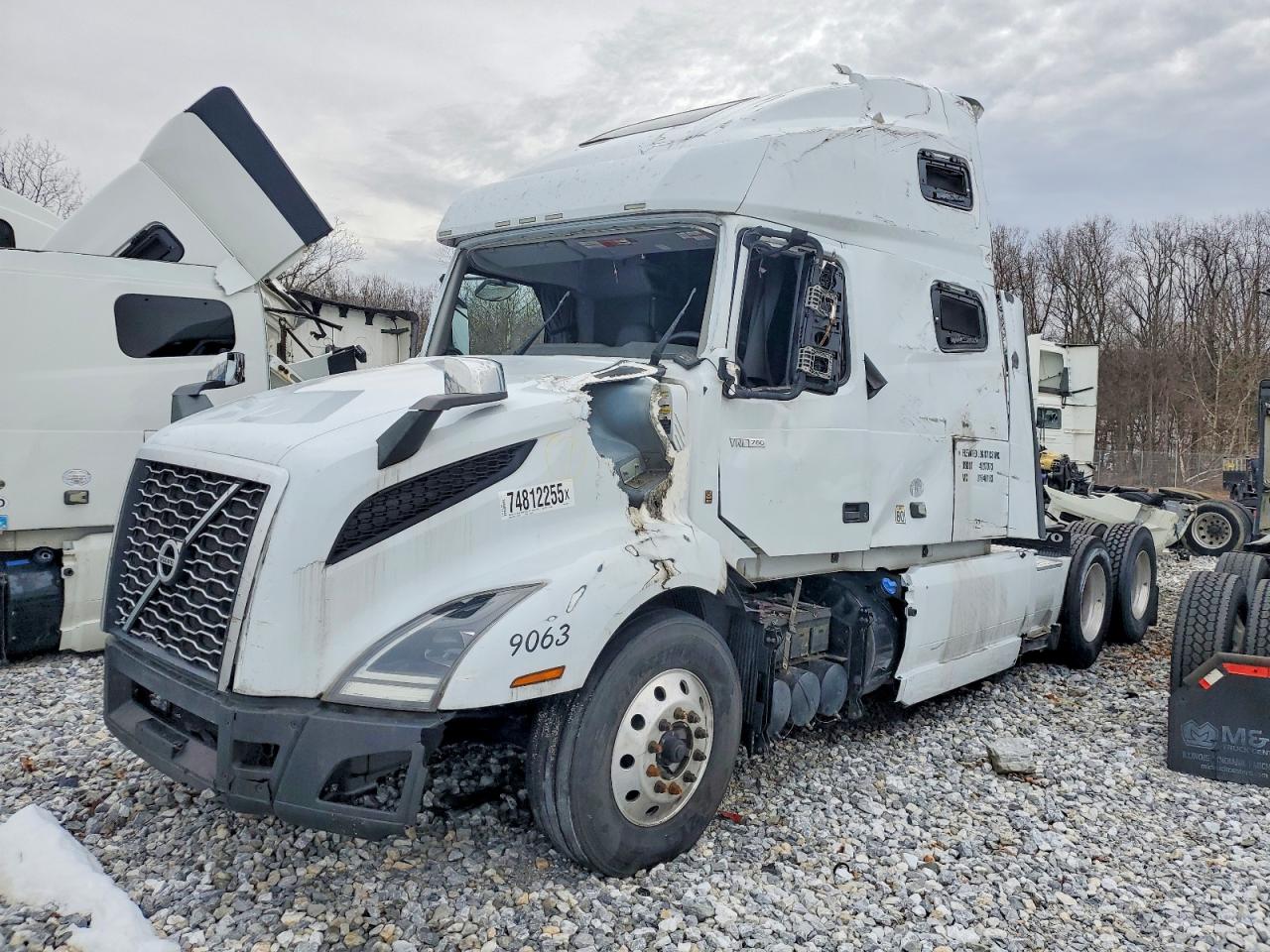 2022 VOLVO Vn VIN 4V4NC9EH9NN312610 photo 2