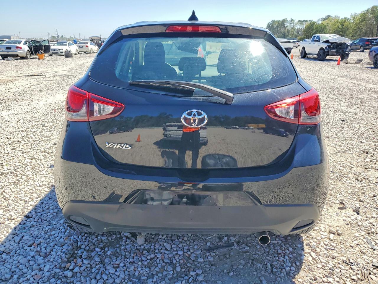 2020 Toyota Yaris VIN 3MYDLBJV0LY708159 photo 6