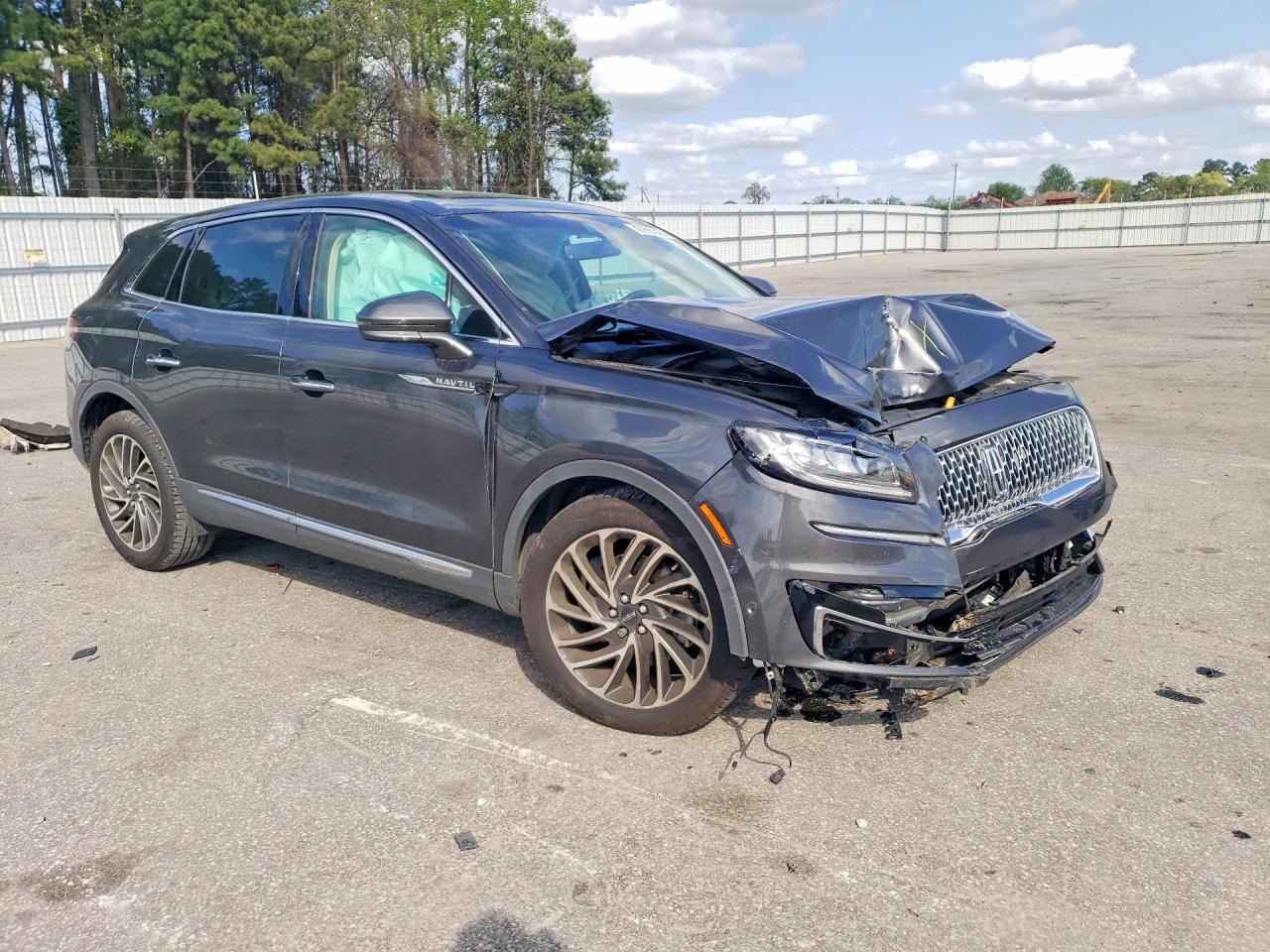 2020 Lincoln Nautilus VIN 2LMPJ6K94LBL28518 photo 4