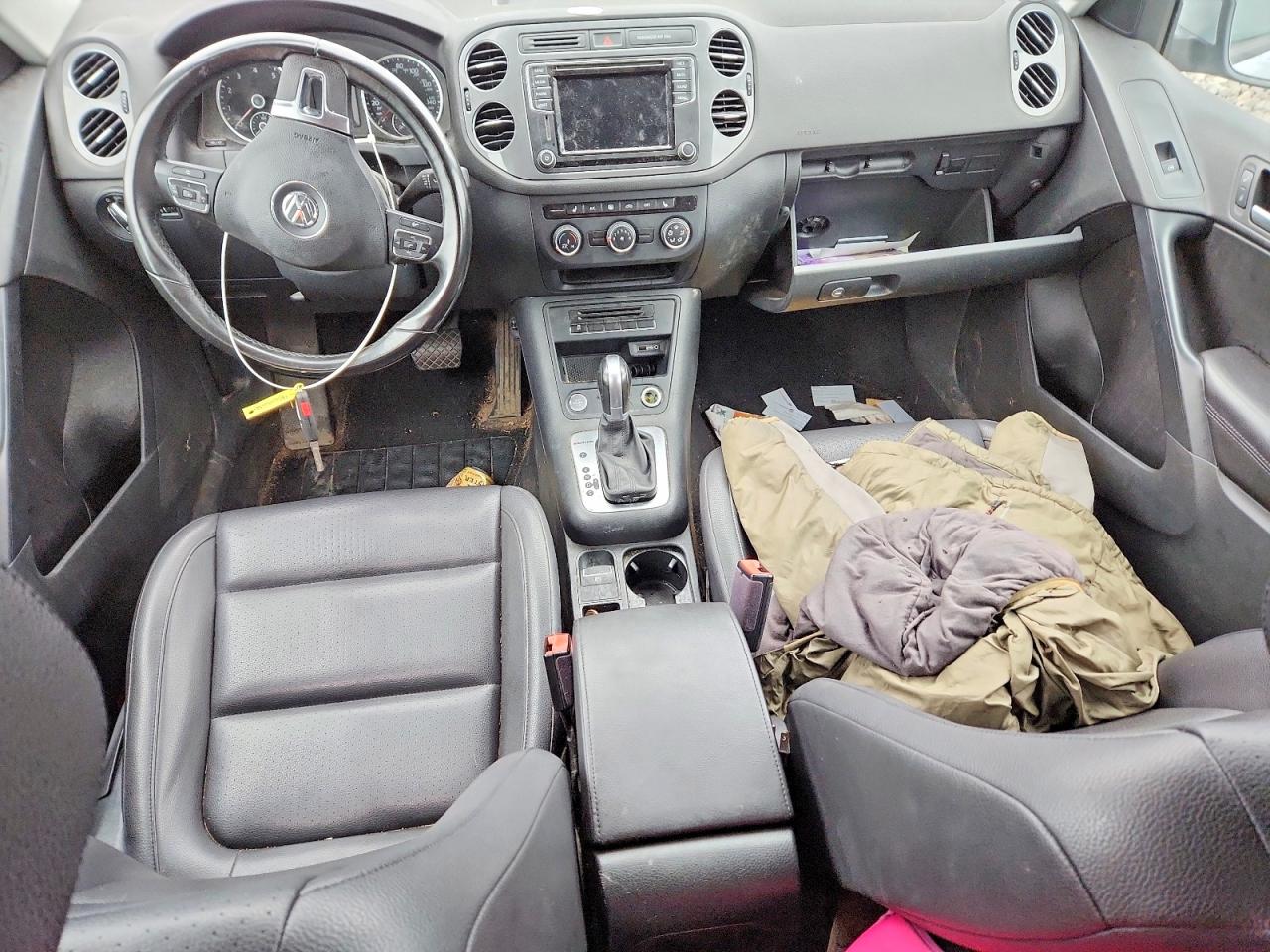 2017 Volkswagen Tiguan VIN WVGBV7AX5HK017287 photo 8