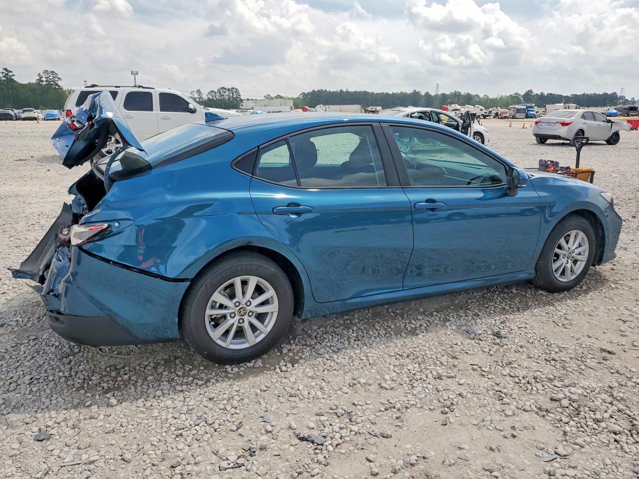 2026 Toyota Camry VIN 4T1DAACK1TU261180 photo 3