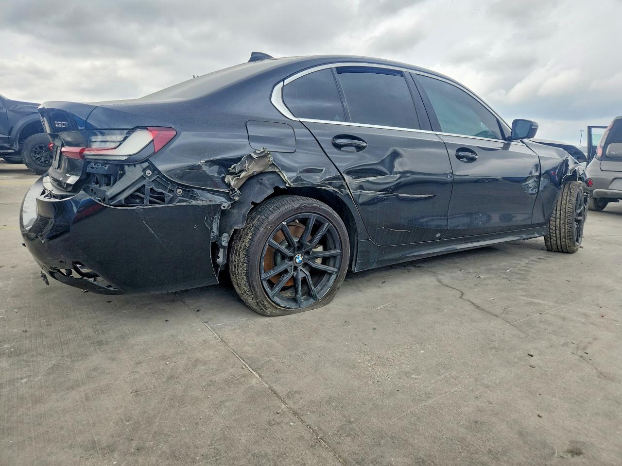 2022 BMW 3 series VIN 3MW5R1J07N8C72491 photo 3
