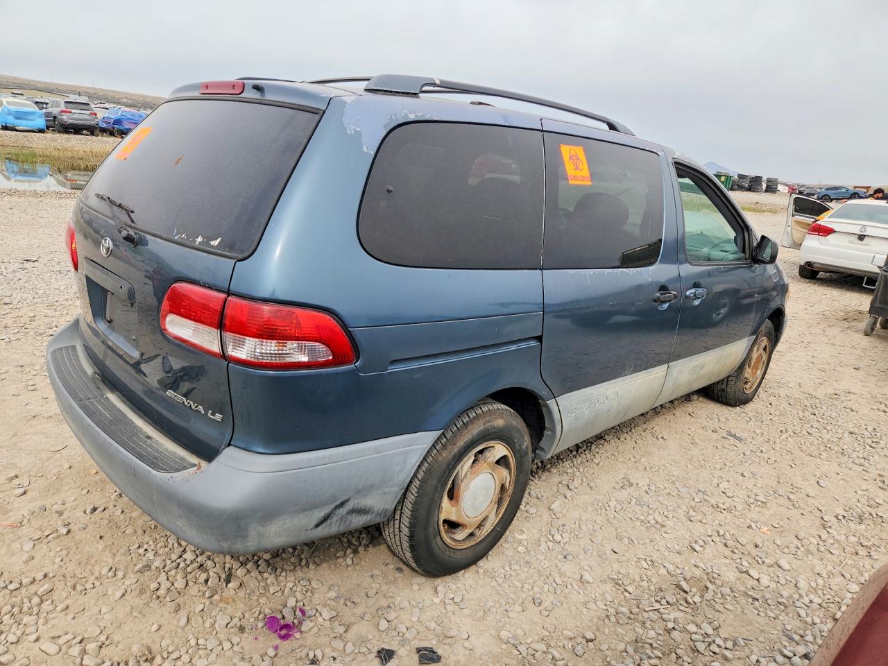 2001 Toyota Sienna VIN 4T3ZF13C61U377687 photo 3