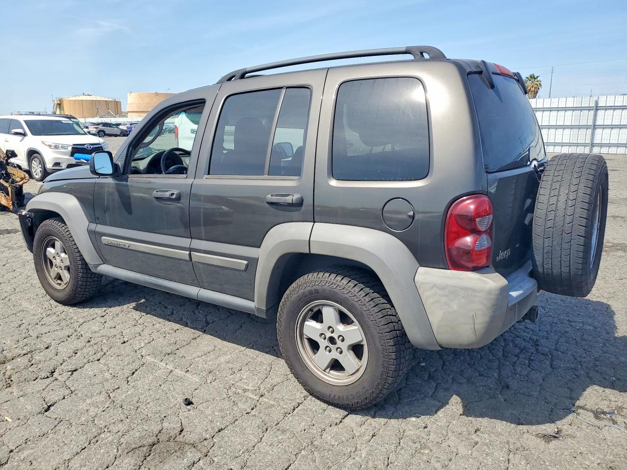 2006 Jeep Liberty VIN 1J4GK48K16W170843 photo 2