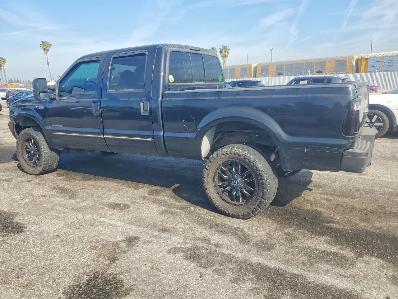 2000 Ford F250 VIN 3FTNW20F1YMA57143 photo 2
