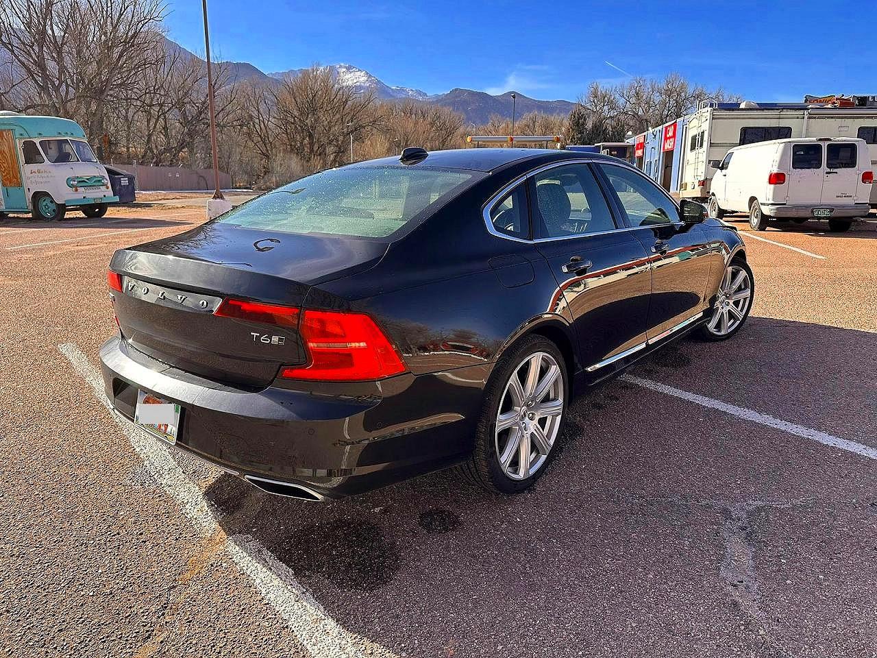 2017 Volvo S90 VIN YV1A22ML4H1007385 photo 4
