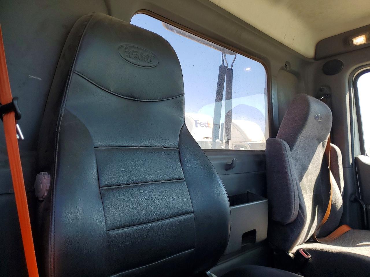 2017 PETERBILT All models VIN 1XPBA48X1HD428533 photo 6