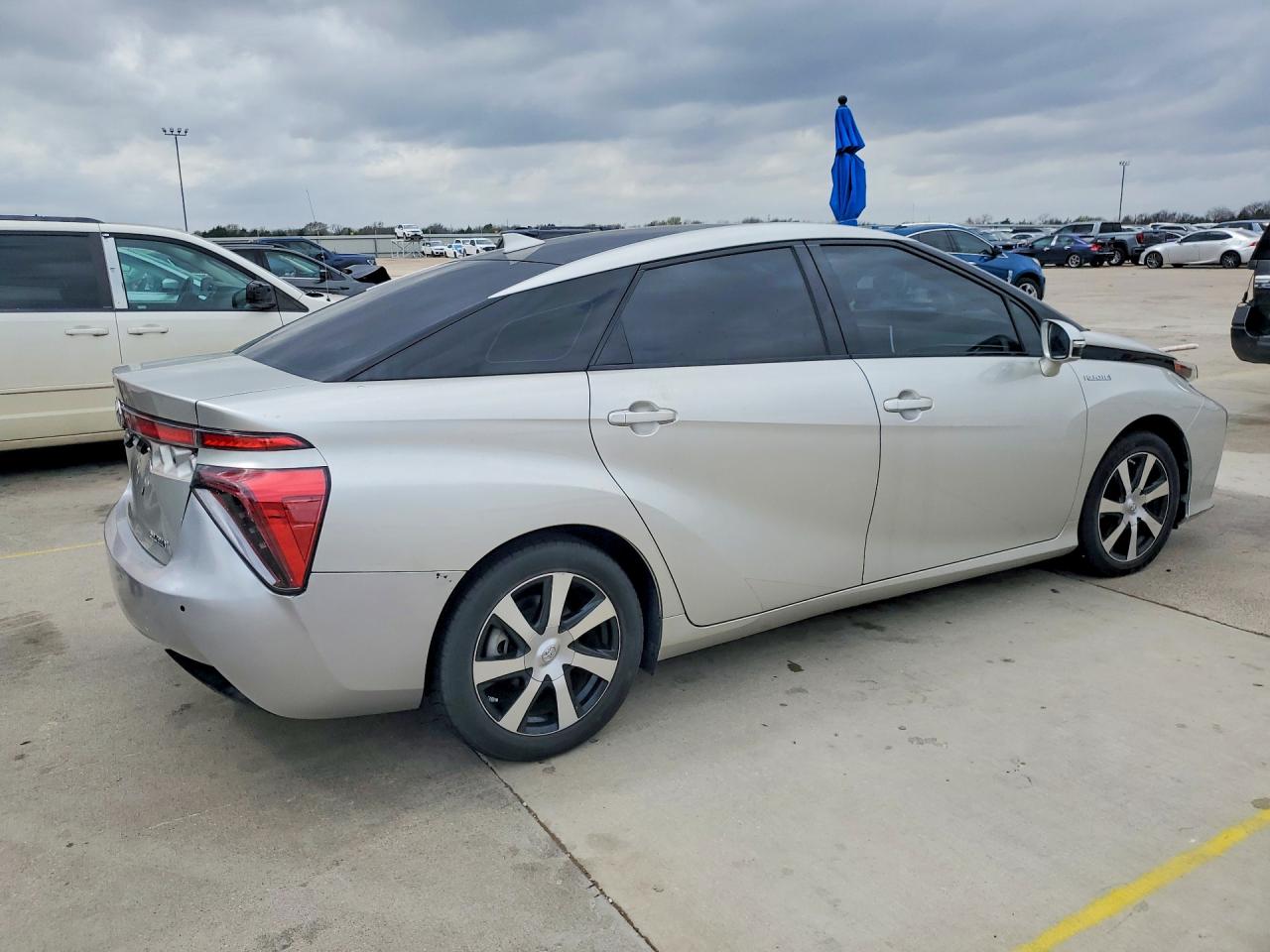 2019 Toyota Mirai base VIN JTDBVRBDXKA007713 photo 3
