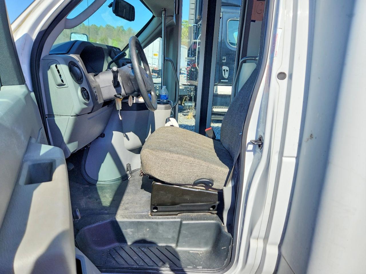 2017 Ford Econoline VIN 1FDFE4FS9HDC13802 photo 7