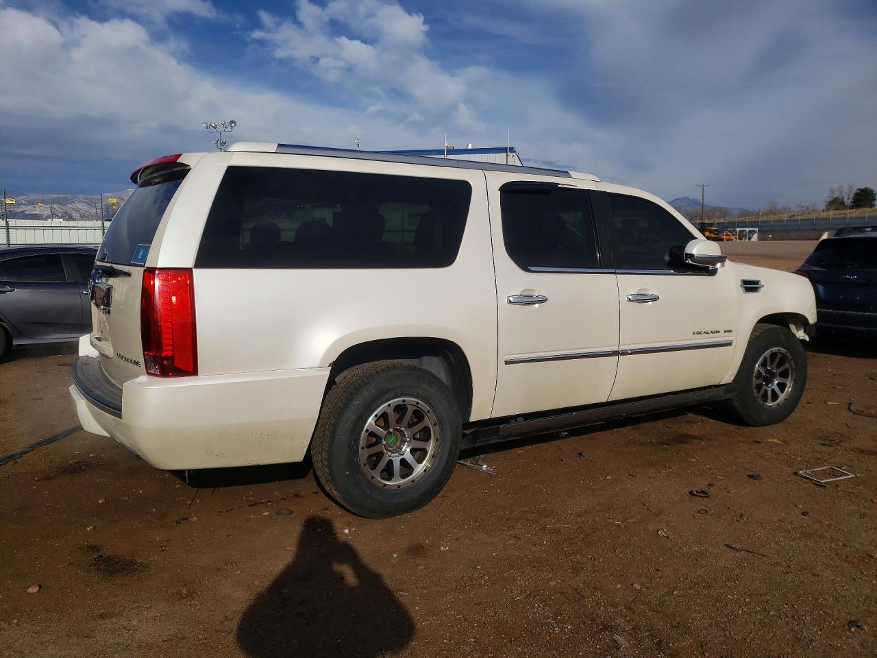 2012 Cadillac Escalade VIN 1GYS4KEFXCR328655 photo 3