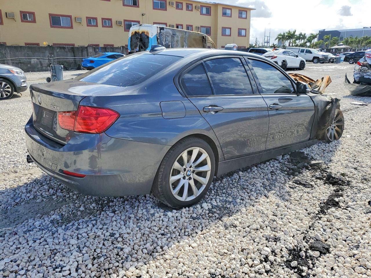 2012 BMW 3 series VIN WBA3A5C57CF347094 photo 3