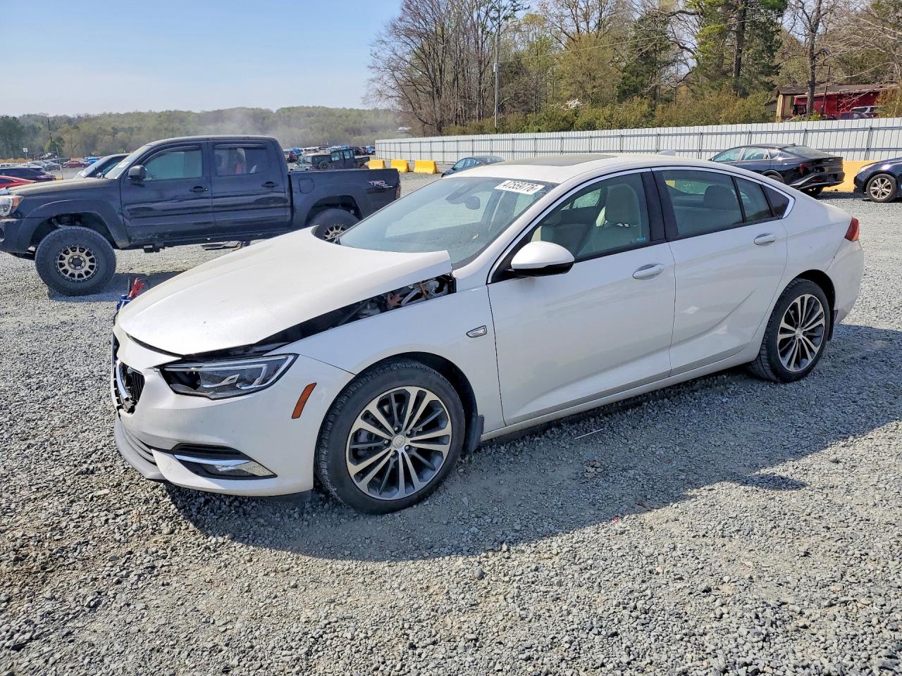 2018 Buick Regal VIN W04GP6SX5J1158962 photo 1