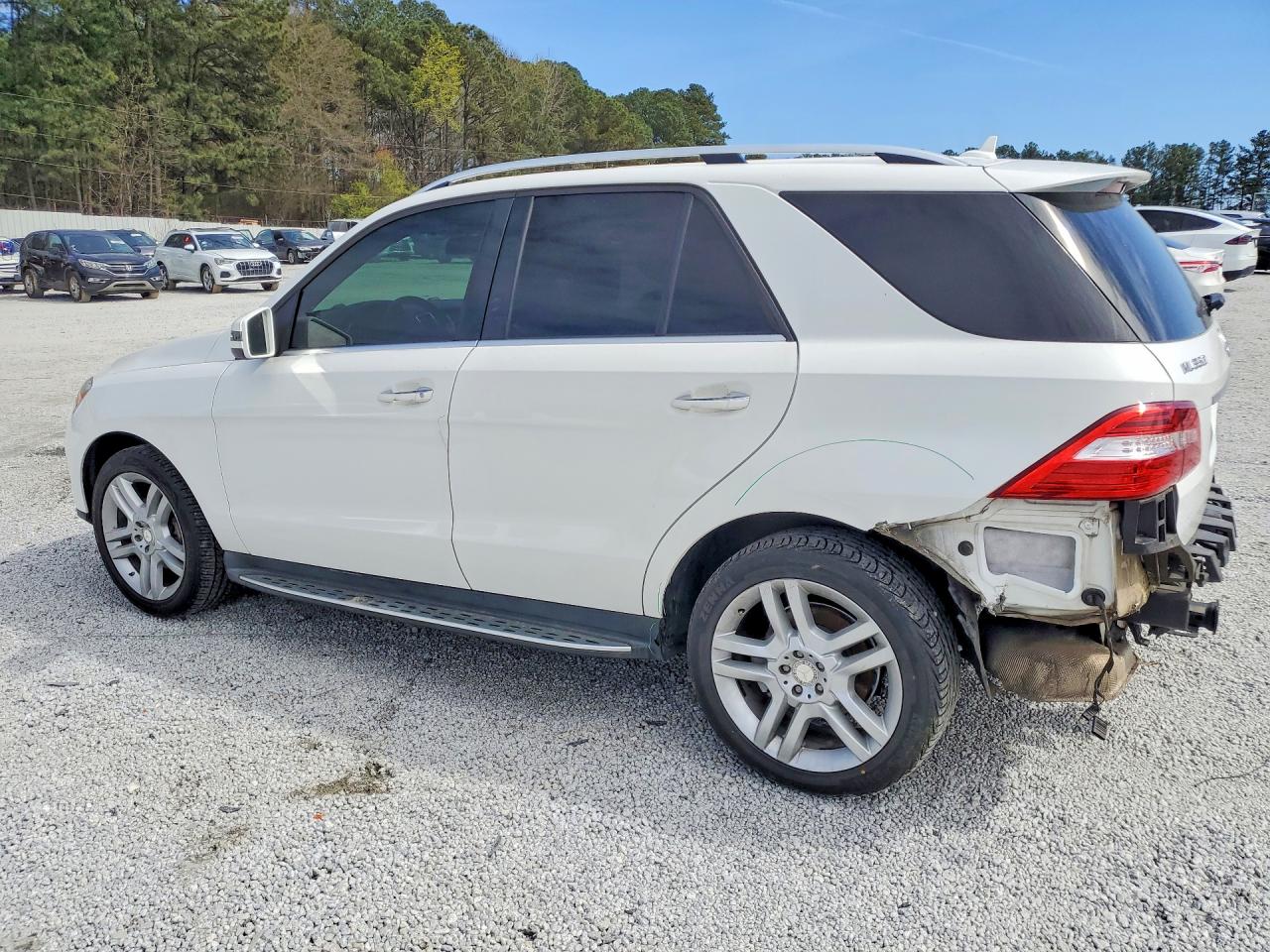 2015 Mercedes-Benz M-class VIN 4JGDA5JB1FA530083 photo 2