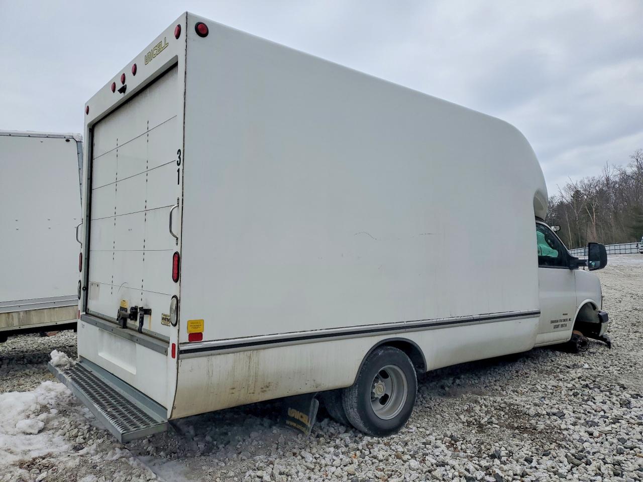 2018 CHEV Express VIN 1GB3GSCGXJ1285545 photo 3