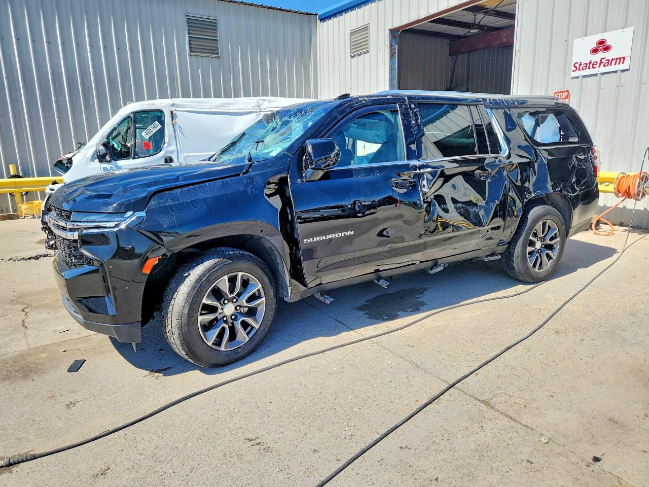 2024 Chevrolet Suburban VIN 1GNSCBKD0RR108100 photo 1