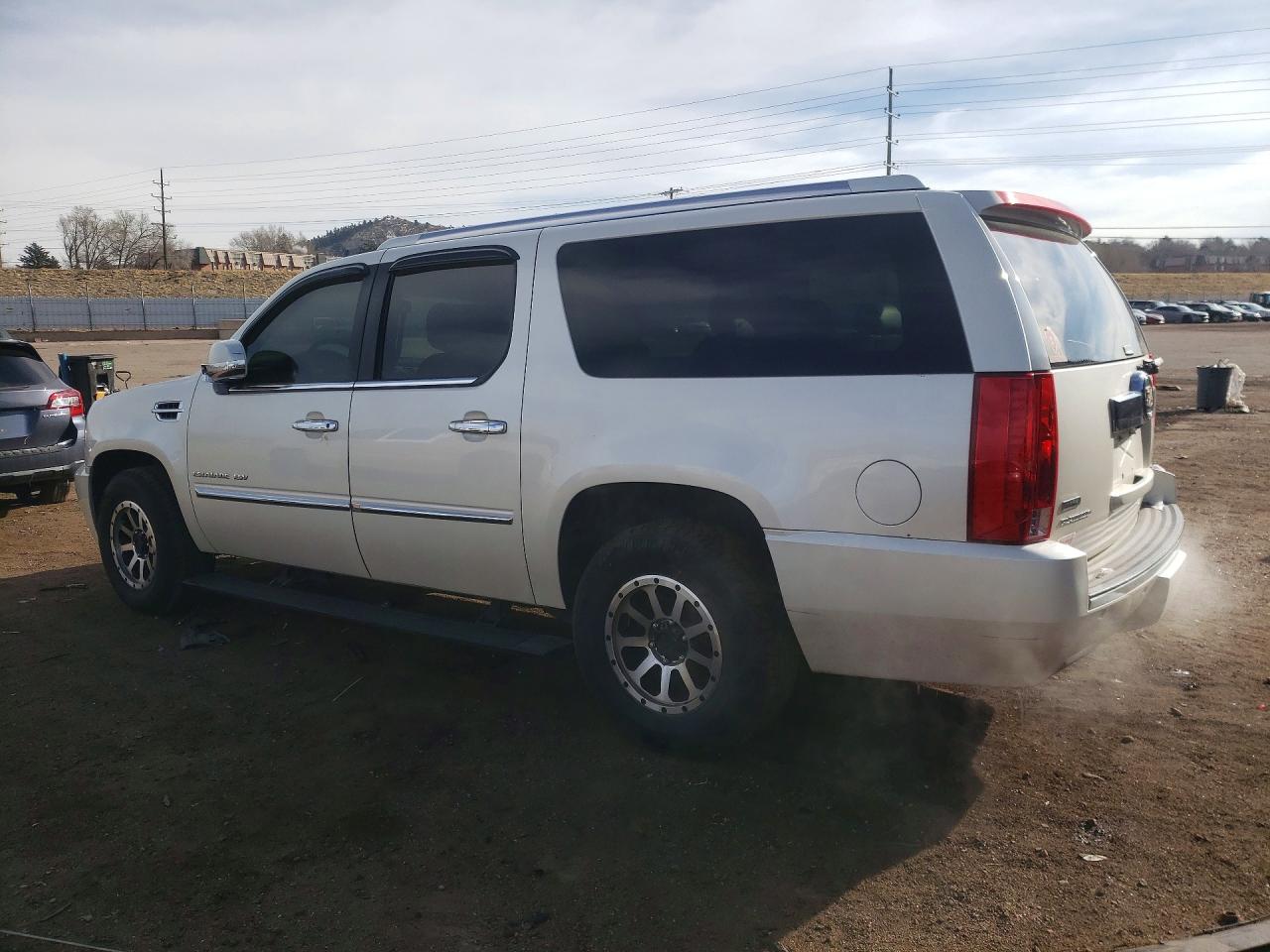 2012 Cadillac Escalade VIN 1GYS4KEFXCR328655 photo 2