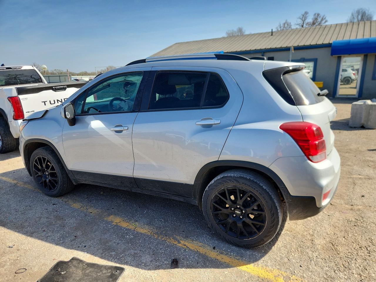 2022 Chevrolet Trax VIN KL7CJPSM5NB502238 photo 2