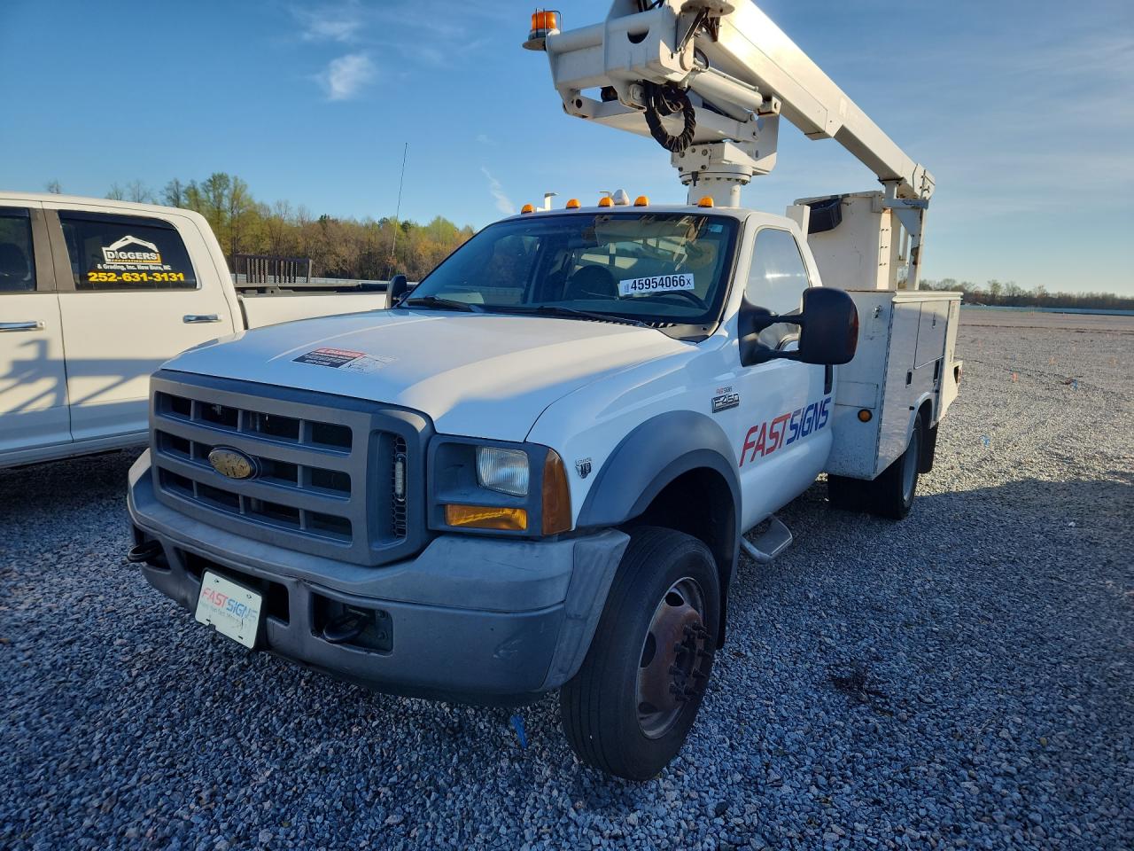 2005 Ford F450 VIN 1FDXF46Y25EC25480 photo 1
