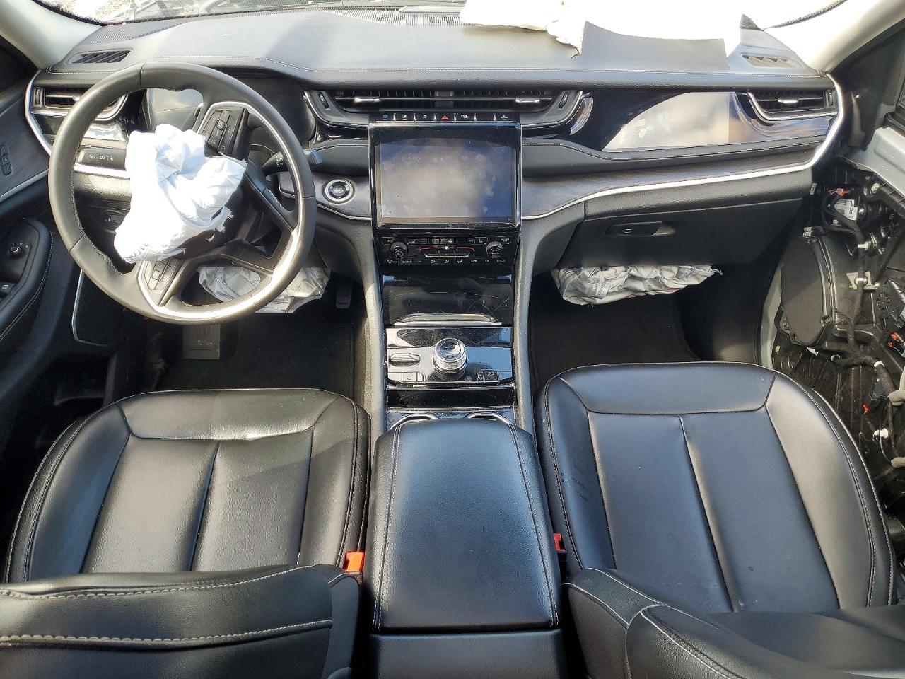 2023 Jeep Cherokee VIN 1C4RJYB60PC626080 photo 8
