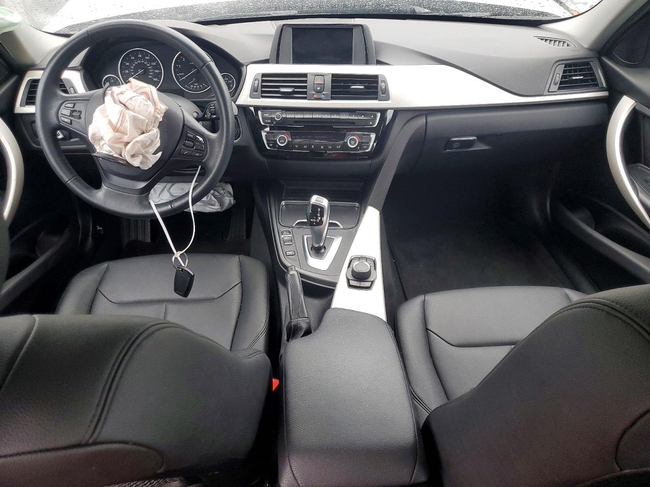 2018 BMW 3 series VIN WBA8A9C59JAH13924 photo 8