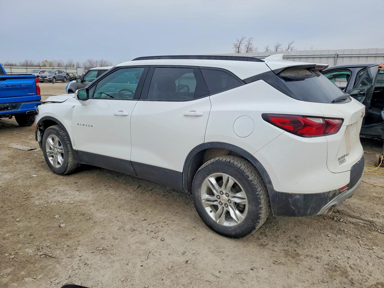 2022 Chevrolet Blazer VIN 3GNKBHR44NS219137 photo 2