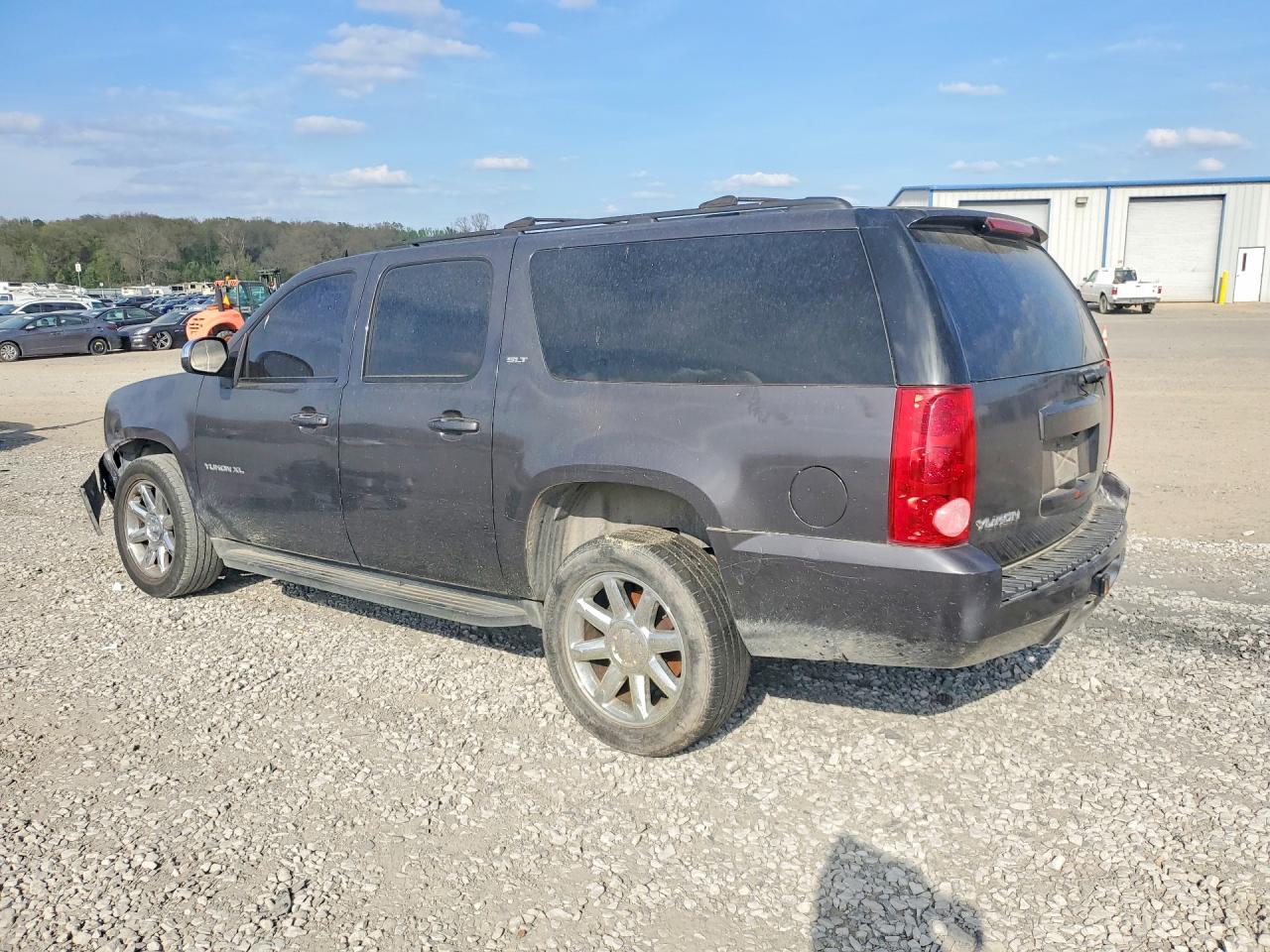 2010 GMC Yukon VIN 1GKUKKE37AR228573 photo 2