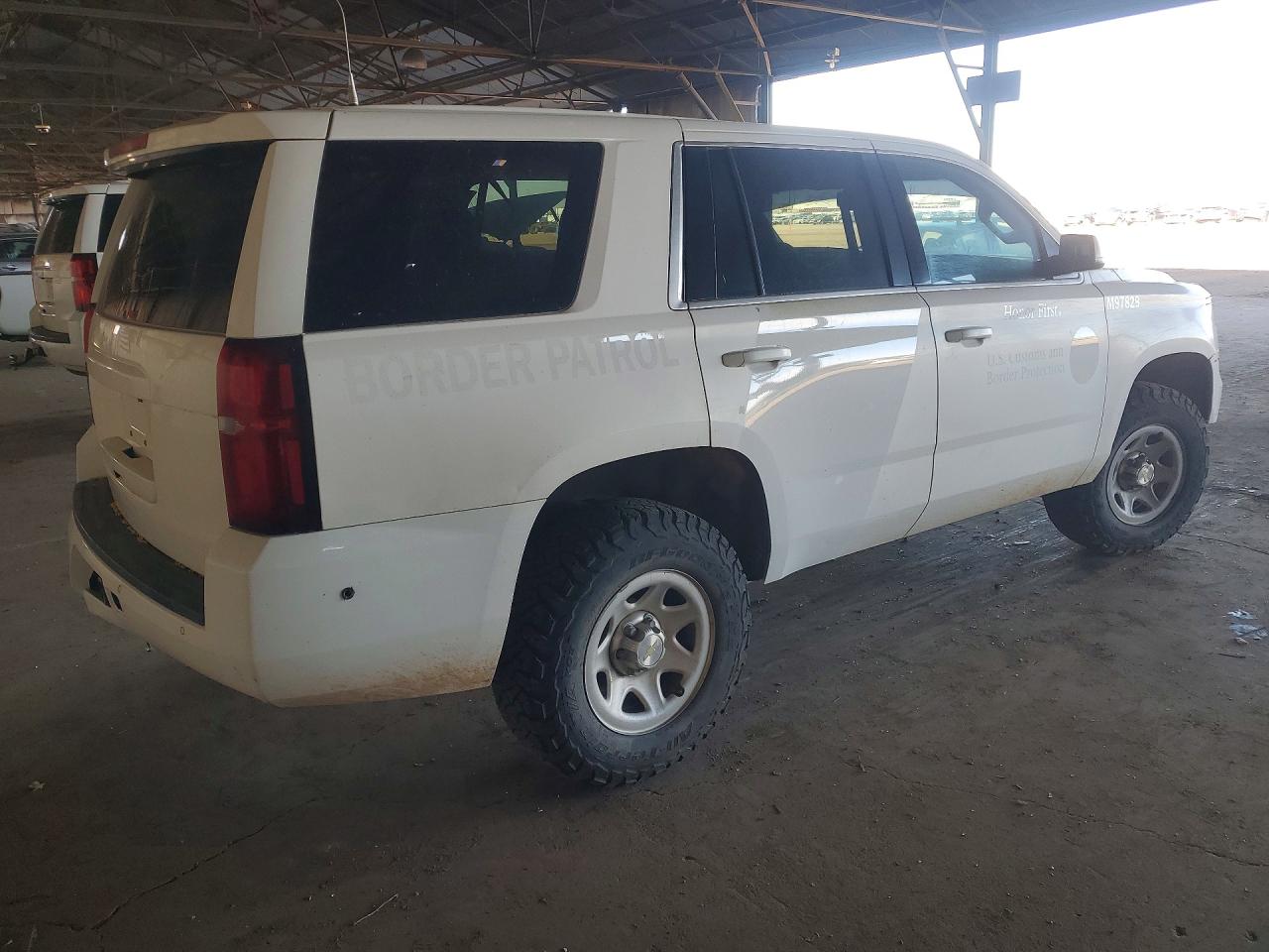 2019 Chevrolet Tahoe VIN 1GNSKFEC7KR128752 photo 3