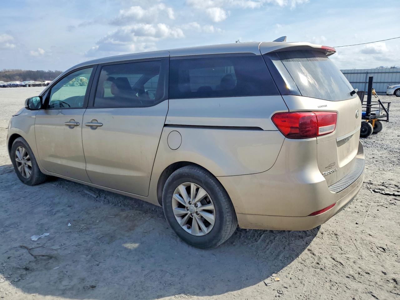 2017 Kia SEDONA VIN KNDMB5C1XH6230568 photo 2