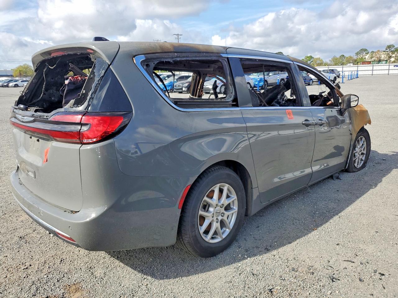 2025 Chrysler Pacifica s VIN 2C4RC1BG6SR504432 photo 3