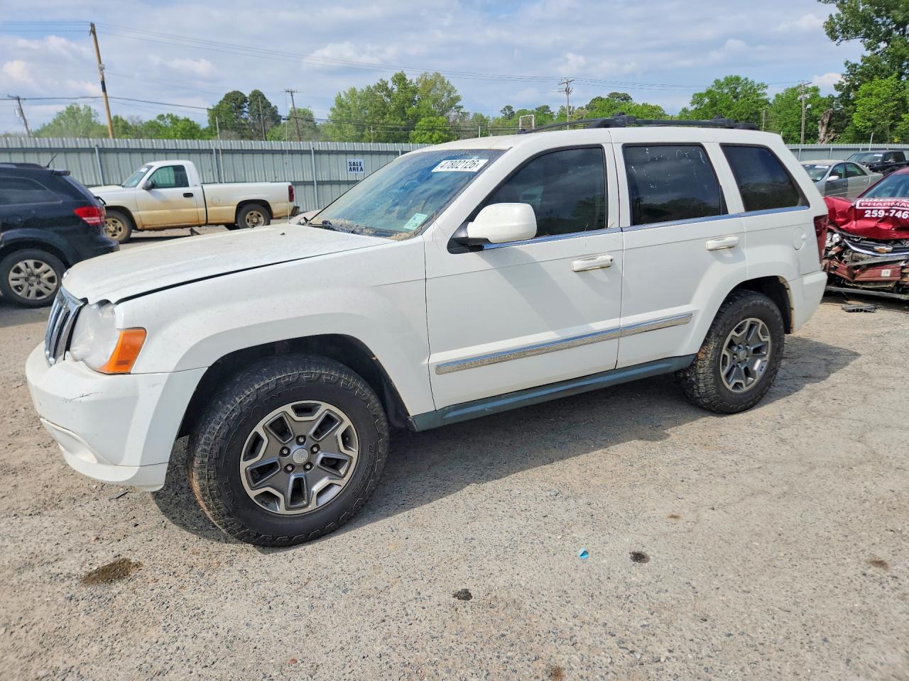 2008 Jeep Cherokee VIN 1J8HR582X8C240221 photo 1