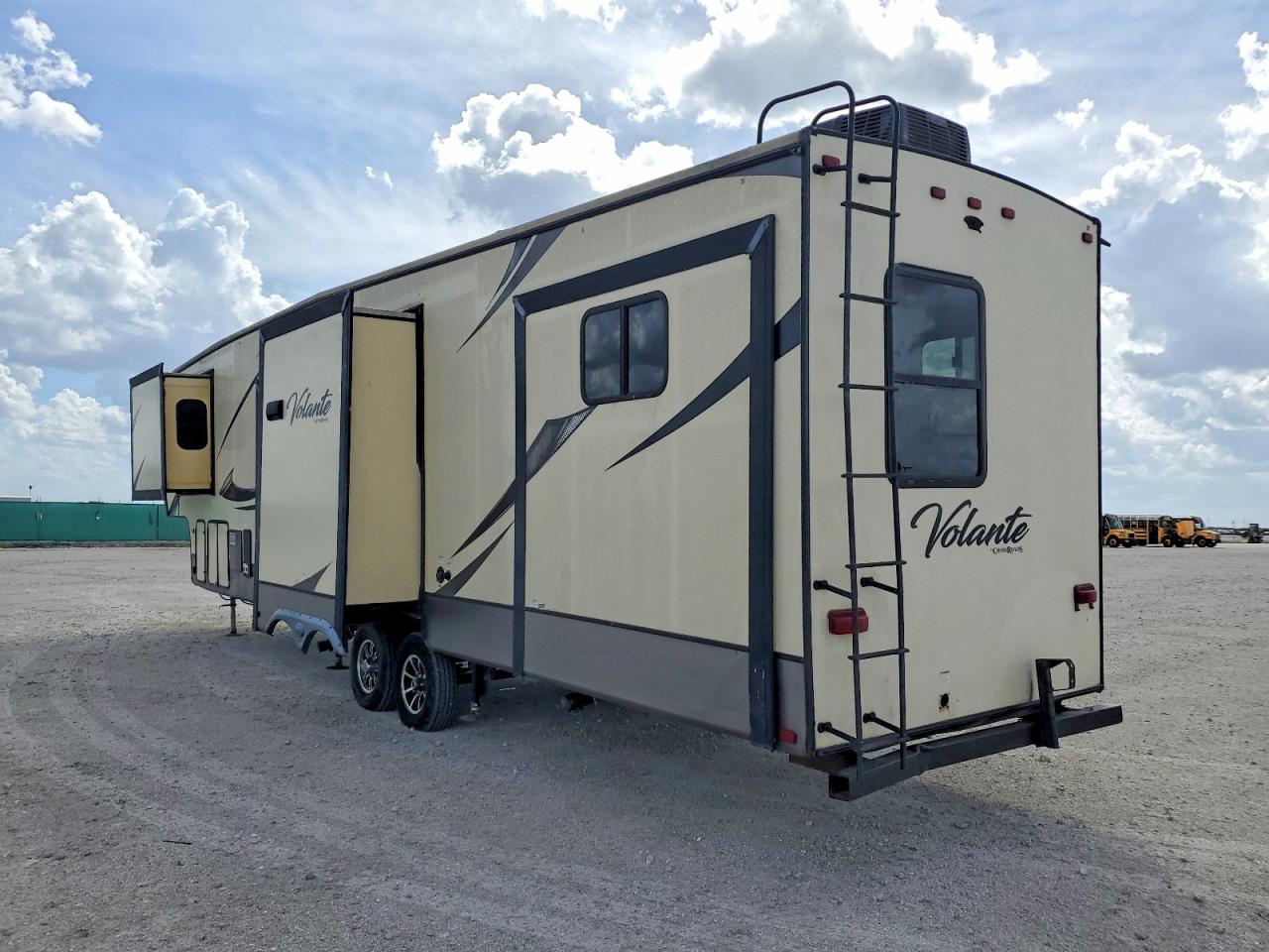 2018 KEYSTONE Trailer VIN 4YDF37525J9361447 photo 3