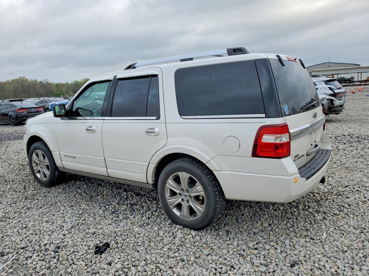 2015 Ford Expedition VIN 1FMJU1MT1FEF00937 photo 2