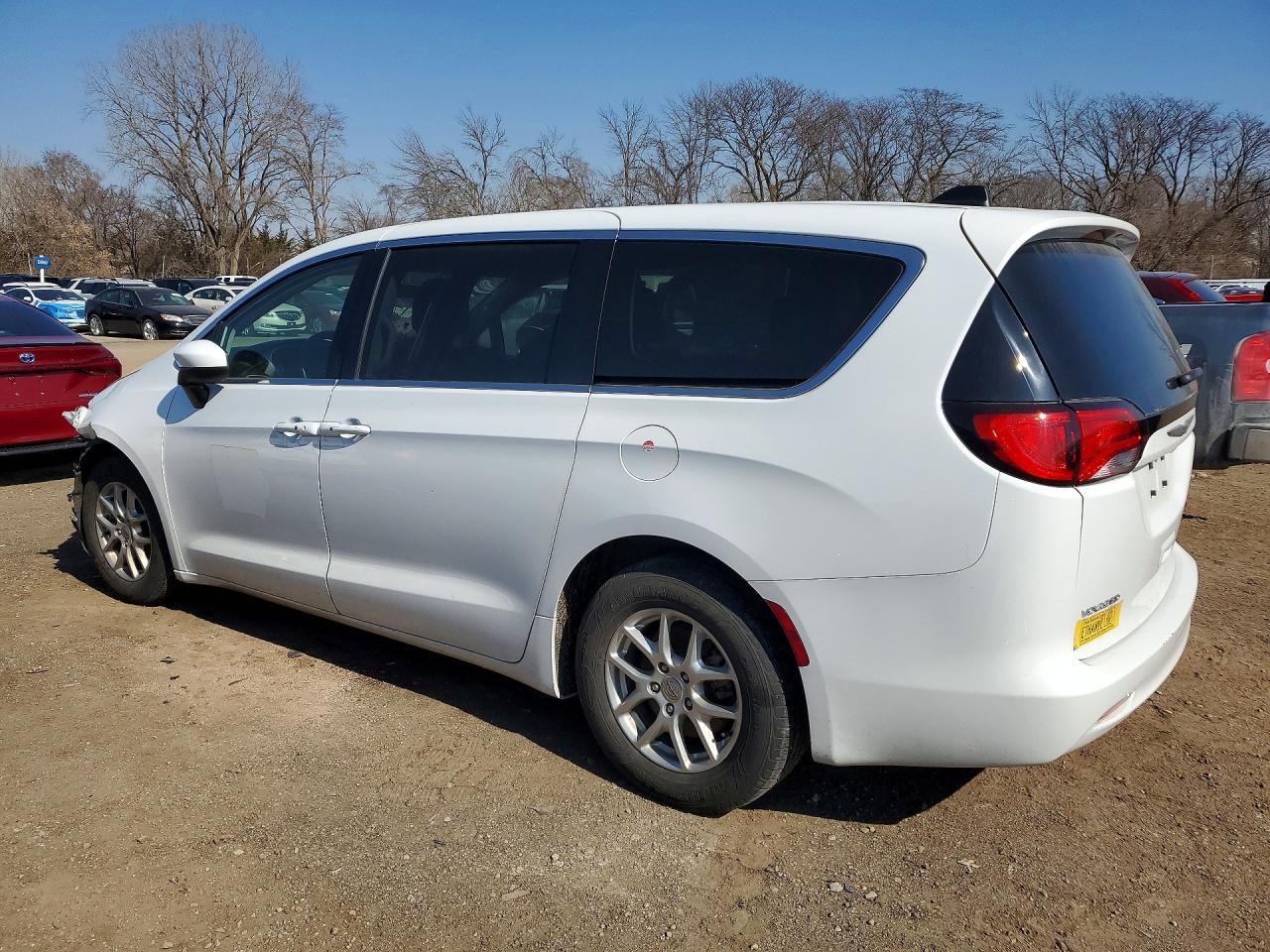 2022 Chrysler Minivan VIN 2C4RC1CG0NR104160 photo 2