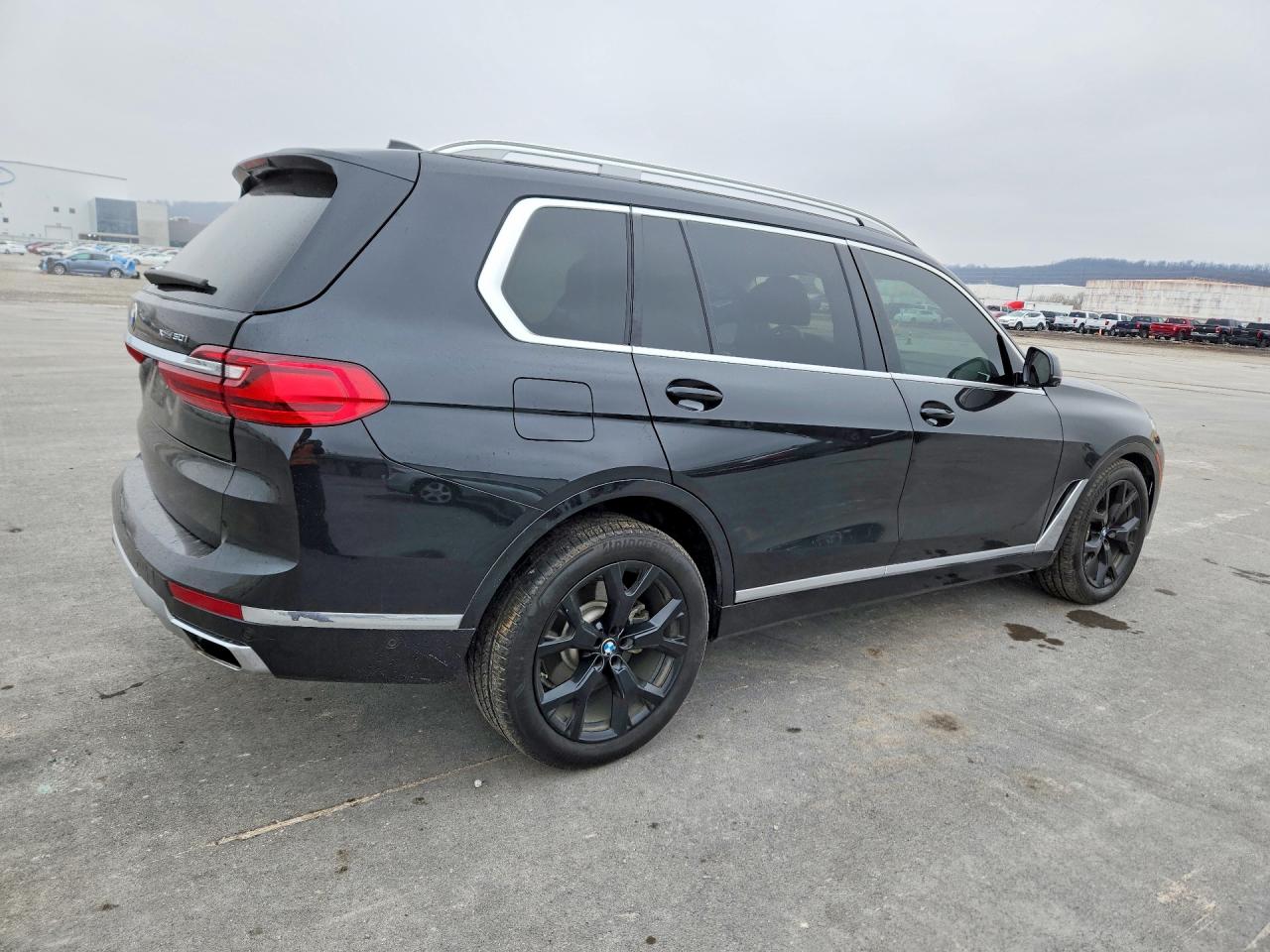 2019 BMW X7 VIN 5UXCX4C5XKLS37330 photo 3