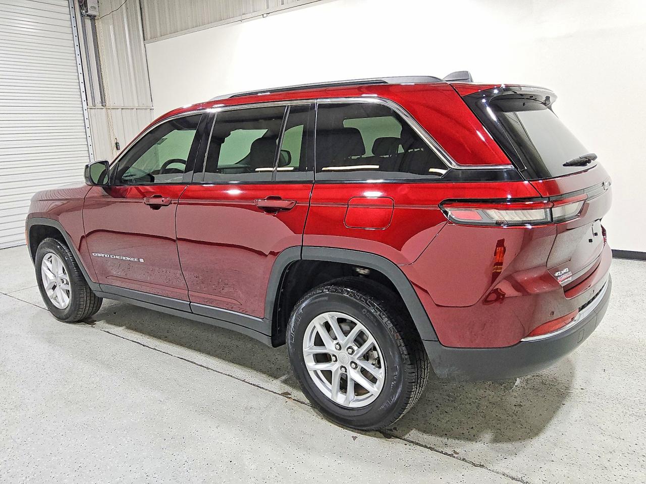2025 Jeep Grand cher VIN 1C4RJHAG5SC298206 photo 2