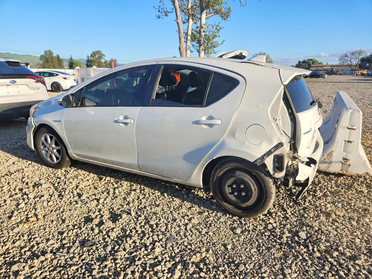 2015 Toyota Prius c th VIN JTDKDTB31F1087917 photo 2