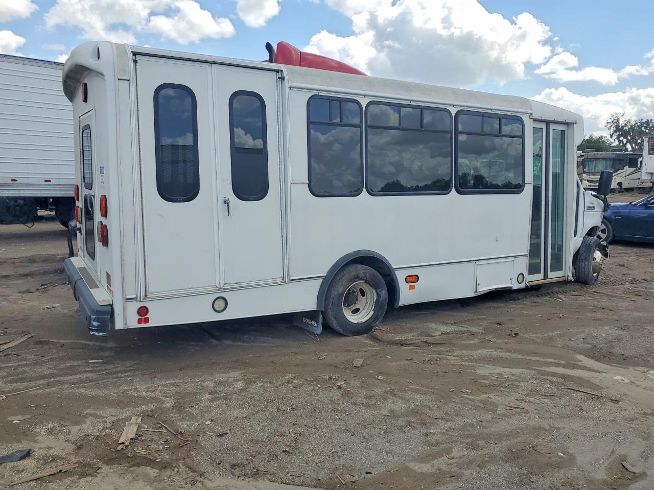 2019 Ford Econoline VIN 1FDFE4FS0KDC03215 photo 3